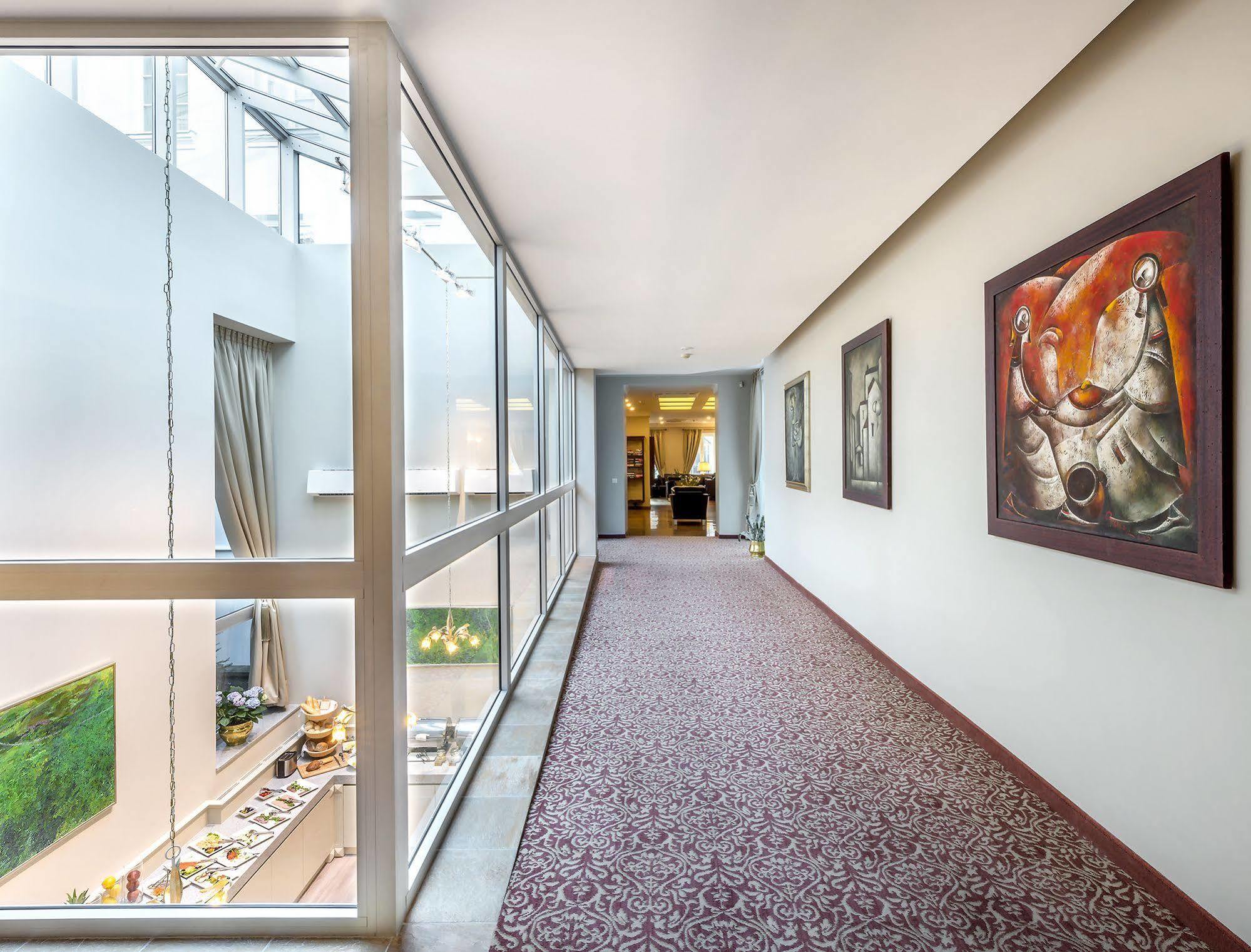 Ratonda Centrum Hotel 4*